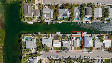 5 houses from the open water