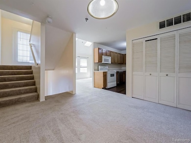 642 Lydia Ln unit 54, Pontiac, MI 48341 - photo 6