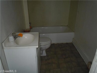 605 E Kearns Ave, High Point, NC 27260 - photo 3