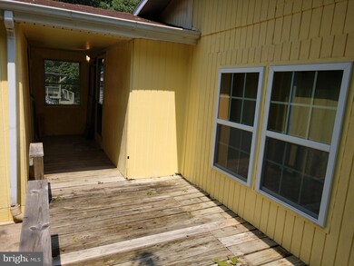 1525 Palm Springs Dr, Chambersburg, PA 17202 - photo 3