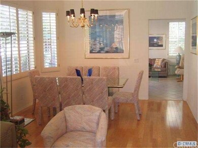Living room/dining room combination