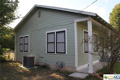1020 N San Marcos St, Seguin, TX 78155 - photo 4
