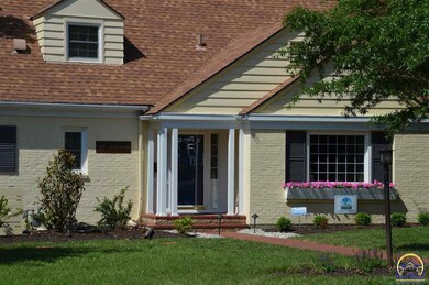 1551 SW Westover Rd, Topeka, KS 66604 - photo 2