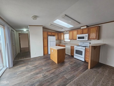 1005 27th St W, Williston, ND 58801 - photo 3