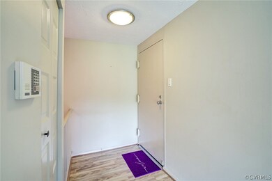 Foyer has pergo floor