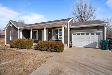 813 Alice Ave, Parsons, KS 67357 - photo 2