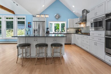 \SPACIOUS KITCHEN