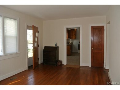 Living Room / Entrance / Kitchen Doorway