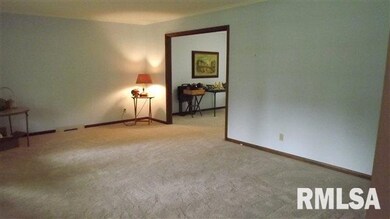 12 Oakbrook Place, Bettendorf, IA 52722 - photo 5