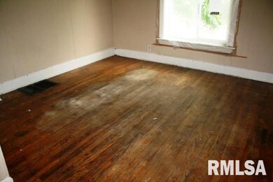 514 N Division St, Davenport, IA 52802 - photo 3