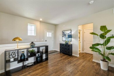 9733 Marnewood Dr, Johnston, IA 50131 - photo 3