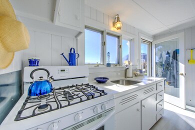 16 Pierce Ave, Oak Bluffs, MA 02557 - photo 6