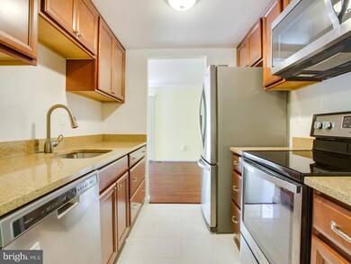 8908 Shamrock Ct, Springfield, VA 22152 - photo 5