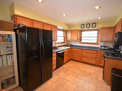 267 N 15th Ave, Beech Grove, IN 46107 - photo 4