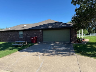 Driveway to Garage