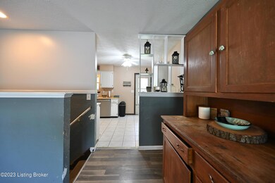 7910 Rochelle Rd, Louisville, KY 40228 - photo 6