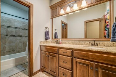 19925 Oakshire Dr, Edmond, OK 73012 - photo 7