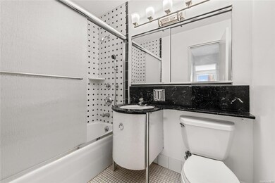 70-31 108th St unit 12 B, Forest Hills, NY 11375 - photo 7