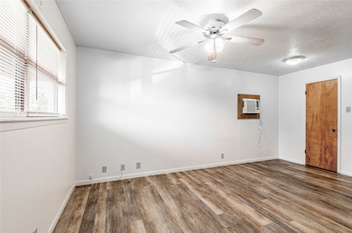 120 Mcadams Ln unit J, Huntsville, TX 77320 - photo 5