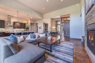 11102 Meek Ct, Truckee, CA 96161 - photo 6