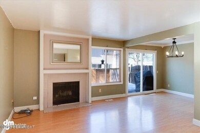 07-Living Room_ELI05419_blended-Edit