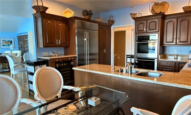 S/S appliances including an induction cook-top, Su
