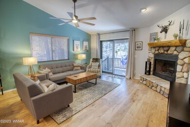 Cottage Loop Livingroom