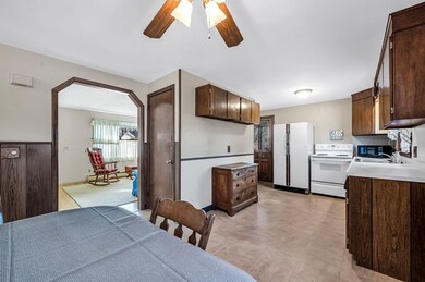 67 Edward Dr, Holyoke, MA 01040 - photo 5