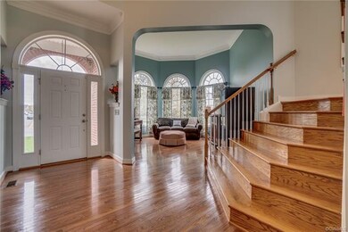 Spacious and welcoming 2 story foyer w/hardwood fl