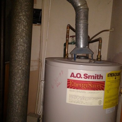 800 Robert St, Aurora, IL 60506 - photo 3