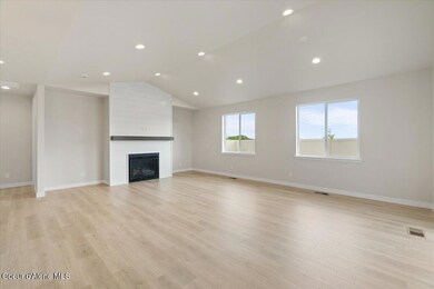 17-Living Room & Dining