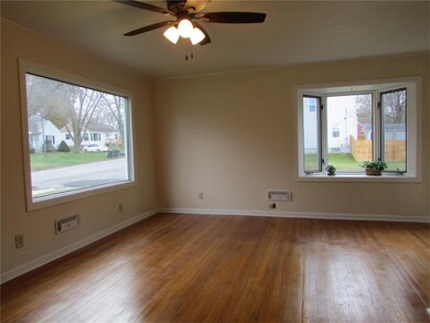 124 21st St SW, Cedar Rapids, IA 52404 - photo 2