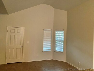 2815 N 22nd St, Broken Arrow, OK 74012 - photo 4