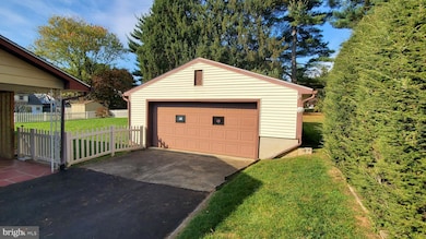 867 Elm St, Reading, PA 19605 - photo 5