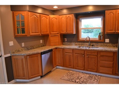 657 Rowelyn Ave, Sheffield Lake, OH 44054 - photo 5