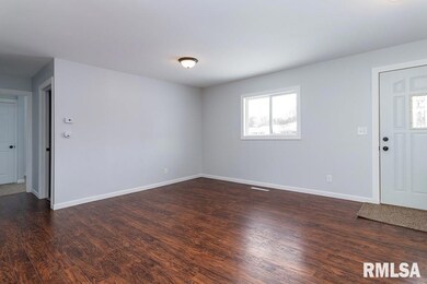 5315 Davie St, Davenport, IA 52806 - photo 7