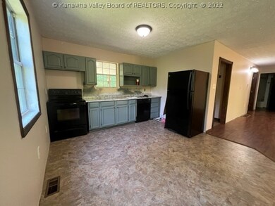 23 Kacey Place, Alum Creek, WV 25003 - photo 4