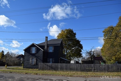 727 E Ridge St, Ishpeming, MI 49849 - photo 2