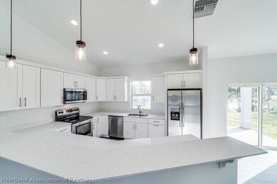 812 Lake Betty Dr, Lake Placid, FL 33852 - photo 7