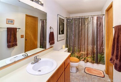 20161 Vikings Crest Loop NE unit 5-206, Poulsbo, WA 98370 - photo 2