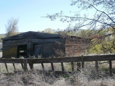 561-923500-abandon barn