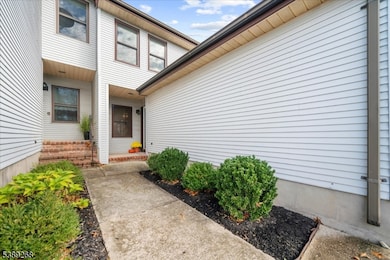 276 Spruce Ct, Flemington, NJ 08822 - photo 2