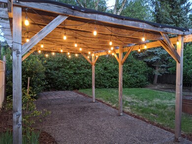 1437 NW Hawthorne Ave, Grants Pass, OR 97526 - photo 3