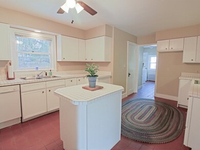 11 Bilodeau Pkwy, Burlington, VT 05401 - photo 2