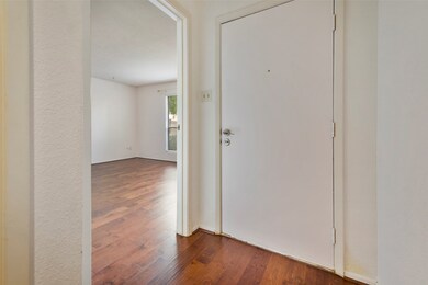 14777 Wunderlich Dr unit 811, Houston, TX 77069 - photo 3