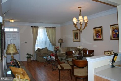 13113 Park Crescent Cir, Herndon, VA 20171 - photo 2