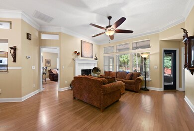 Living room with 2-way fireplace