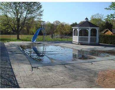 Swimming Pool/Hot Tub/Sauna. Inground Pool and Gaz
