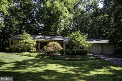 8909 Glenbrook Rd, Fairfax, VA 22031 - photo 2