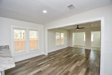 611 S Cherry St, Tomball, TX 77375 - photo 5